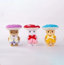 Le Trio Des Bébés En Costumes De Champignons